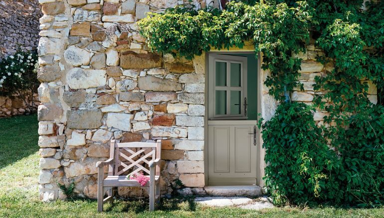 porte d'entrée fermière modèle touraine sur une maison en pierre